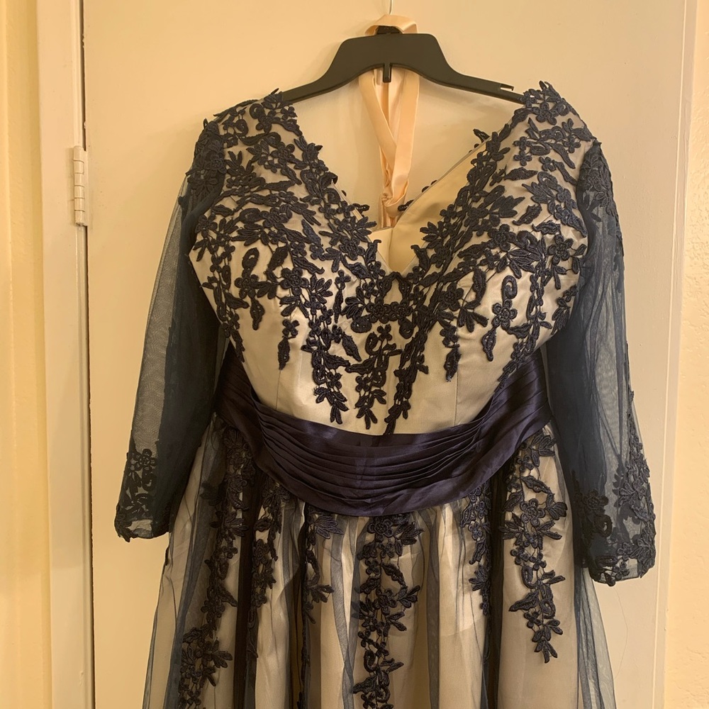 Prom midi Navy and Tan dress